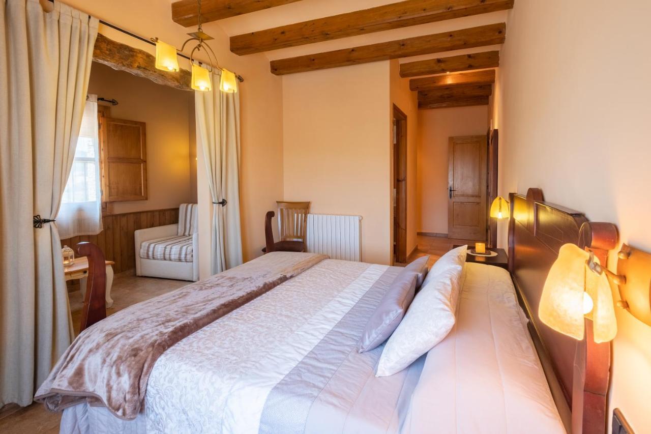Cal Ros Bed & Breakfast Calonge de Segarra ภายนอก รูปภาพ